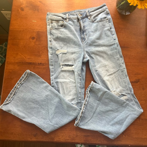 American Eagle Outfitters Light Wash Women's Jeans - Picture 1 of 3